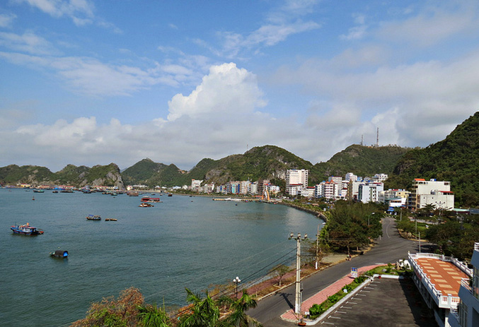 Thuê xe limousine Hà Nội đi Cát Bà, Hải Phòng