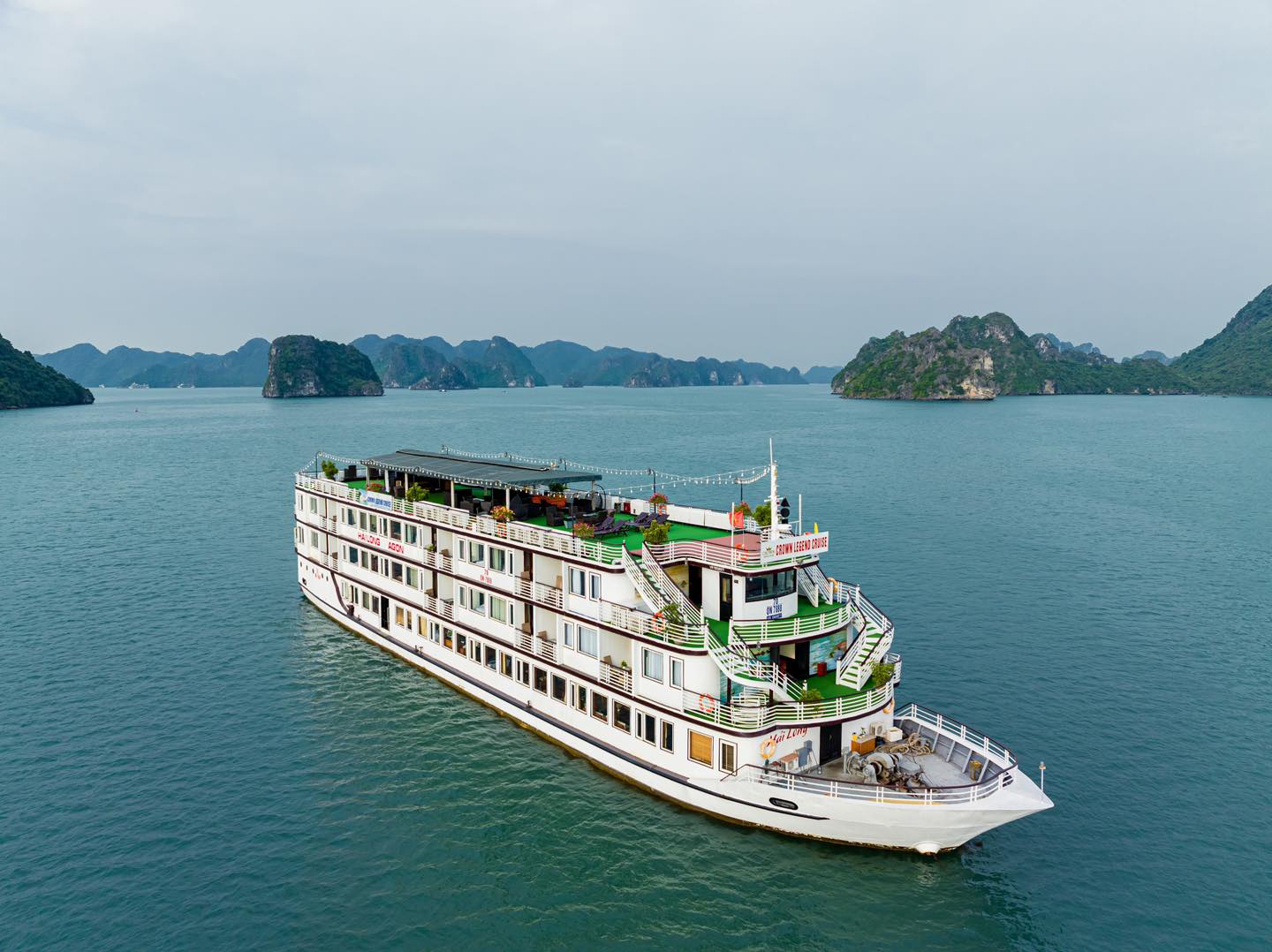 Tour du thuyền Hạ Long Crown Legend 2 ngày 1 đêm