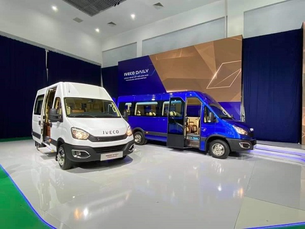 Thuê Xe Limousine IVECO 12 ghế Massage