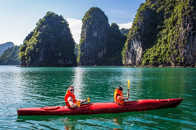 Tour ngủ đêm trên du thuyền Hạ Long Royal Palace 2 ngày 1 đêm