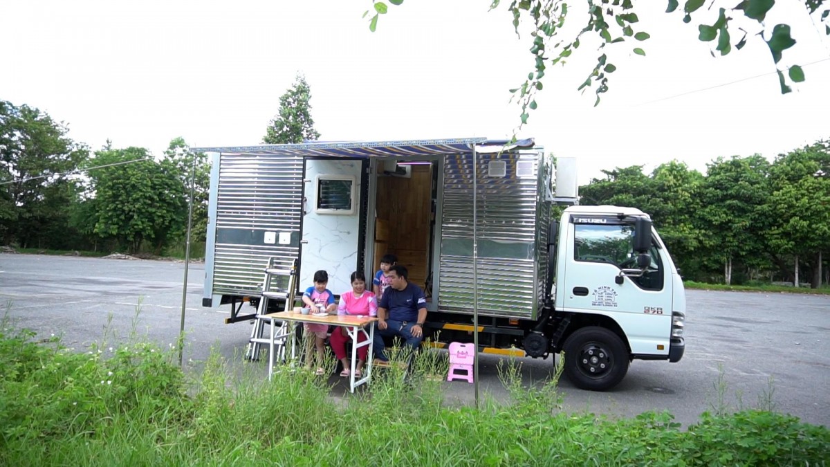 Chàng trai Đồng Tháp biến xe tải thành ngôi nhà di động Mobihome