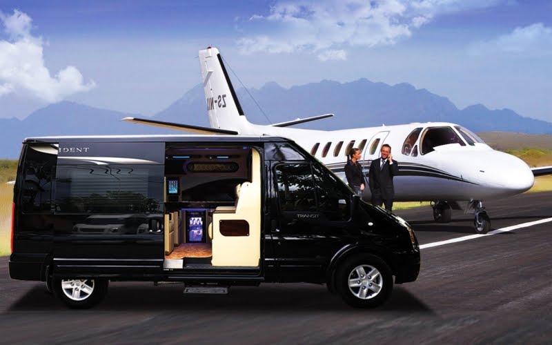 Thuê xe dcar limousine đón tiễn sân bay Nội Bài