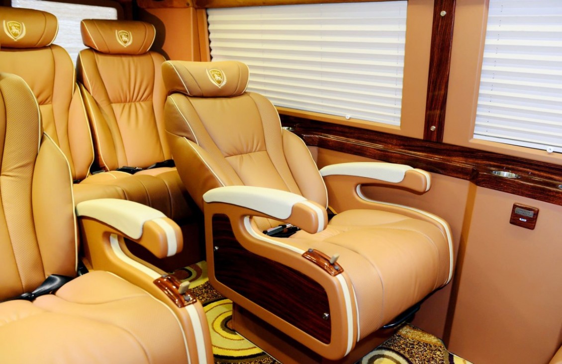 Thê xe limousine dcar chơi golf Hà Nội