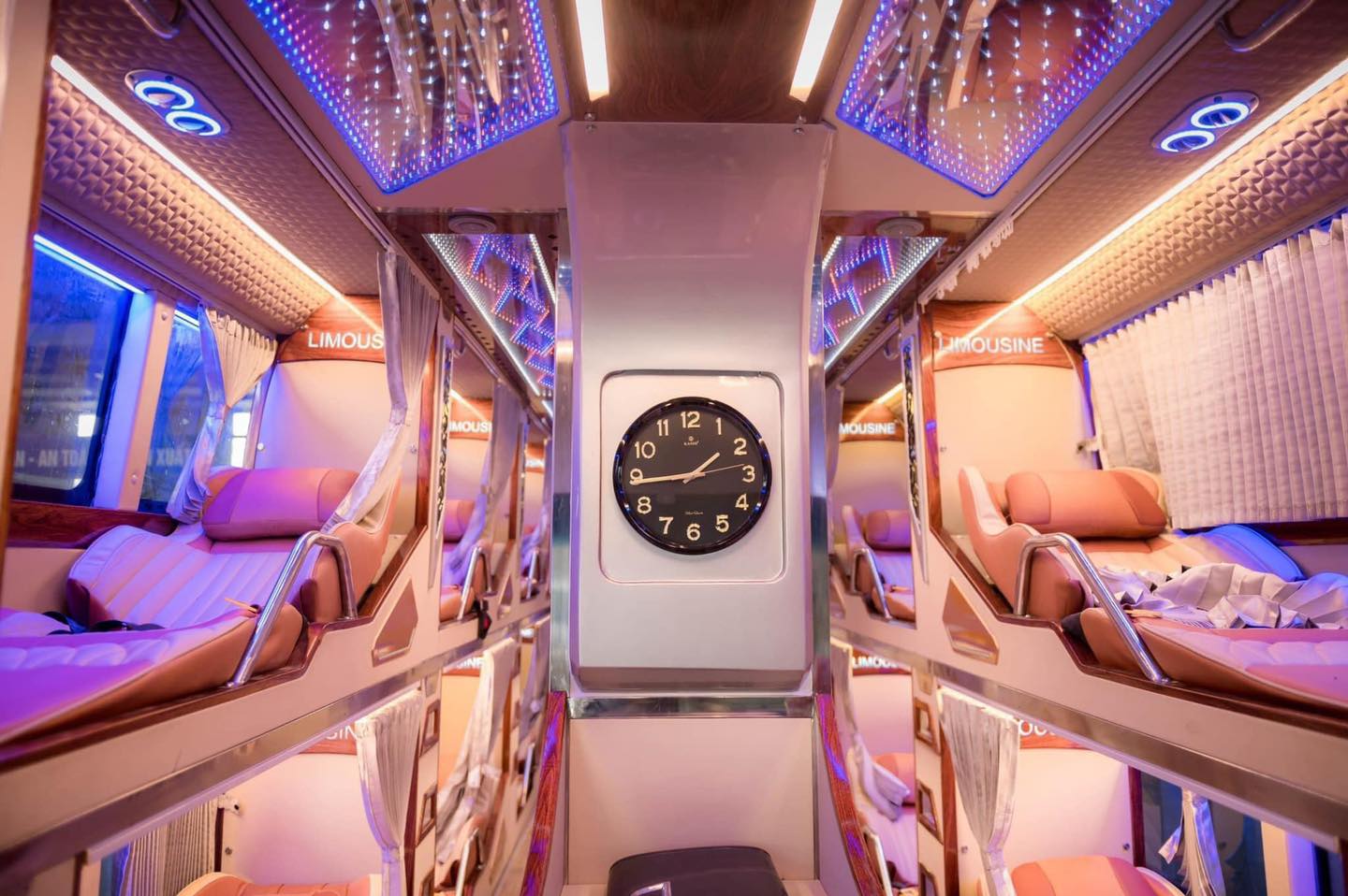 Xe Cabin Bus Queen Cafe Hà Nội đi Huế