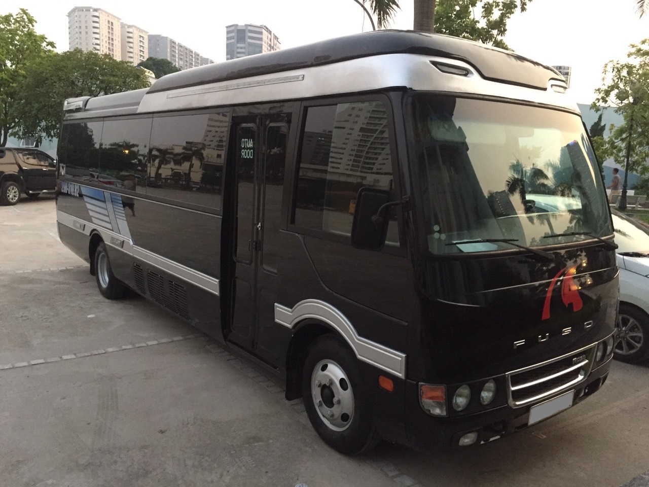 Thuê xe 18 chỗ giá rẻ tại Hà Nội